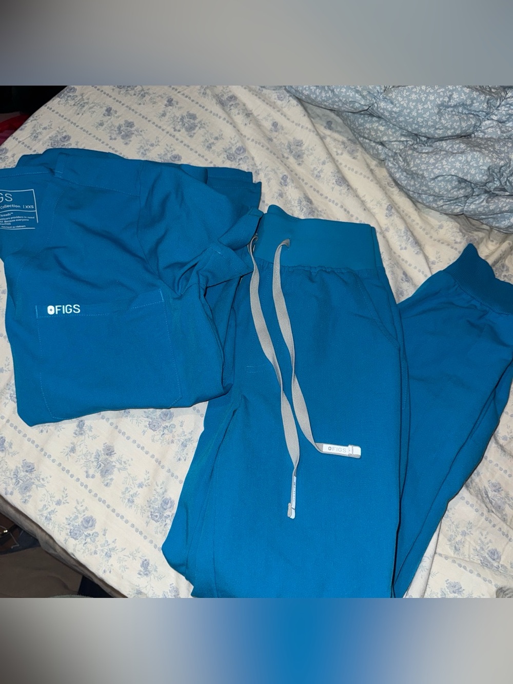 Figs blue scrub set